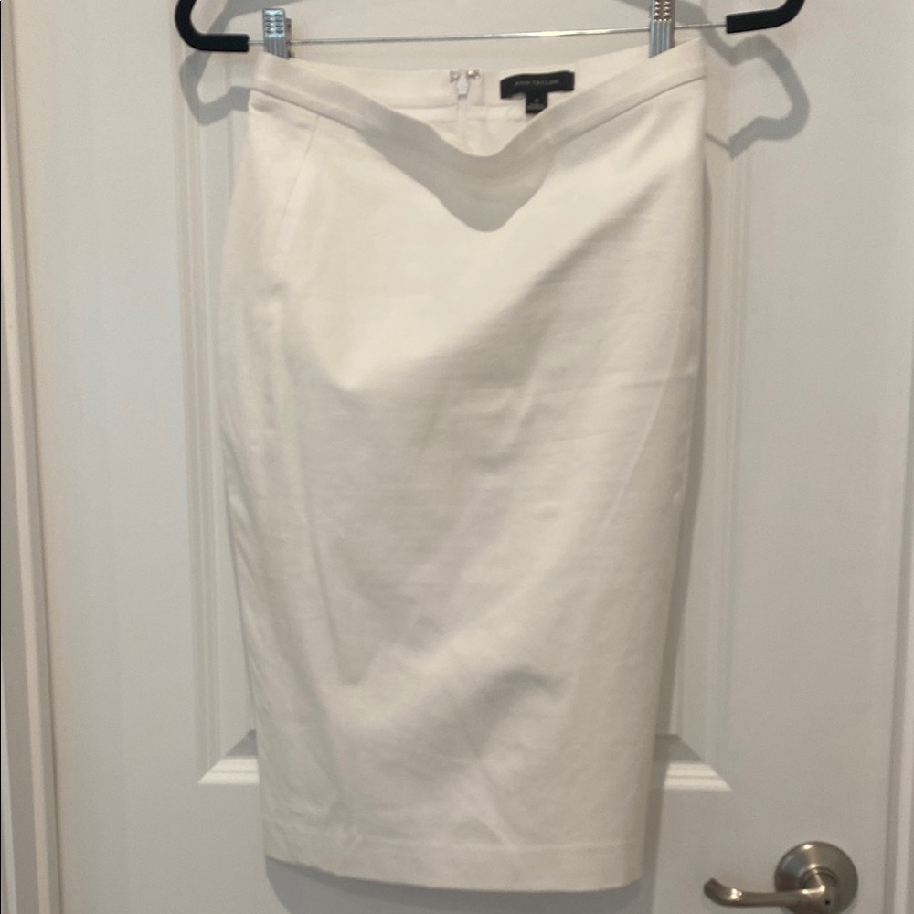 Ann Taylor White Pencil Skirt in size 2